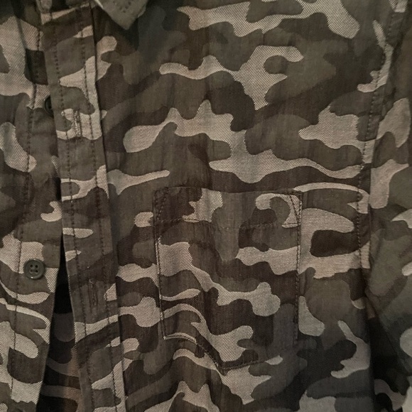 Art class button down short sleeve shirt. Size boys large. Camouflage - Picture 2 of 4